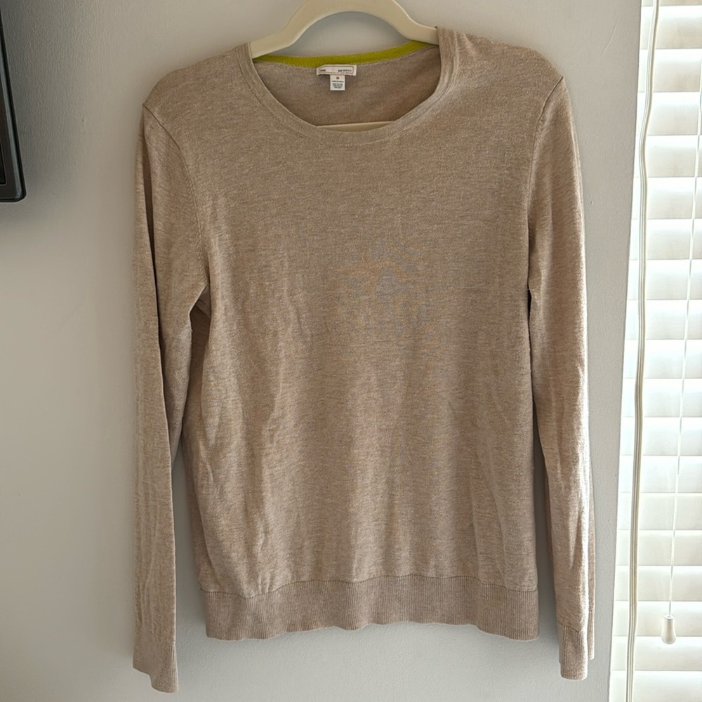 Gap sweater size medium